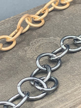 Load image into Gallery viewer, Metal Chain Linked Necklace
