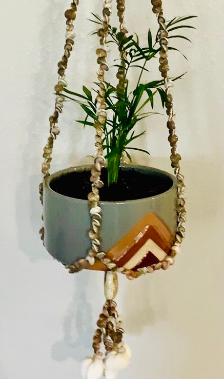 Shell plant hanger (pot not included)